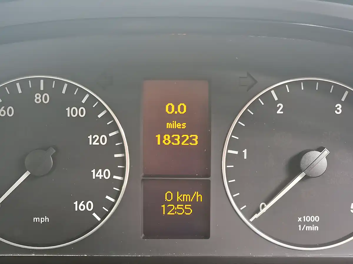 Used 2011 Mercedes-Benz a-Class Avantgarde Se Mountain Grey - Interior and Exterior details 9