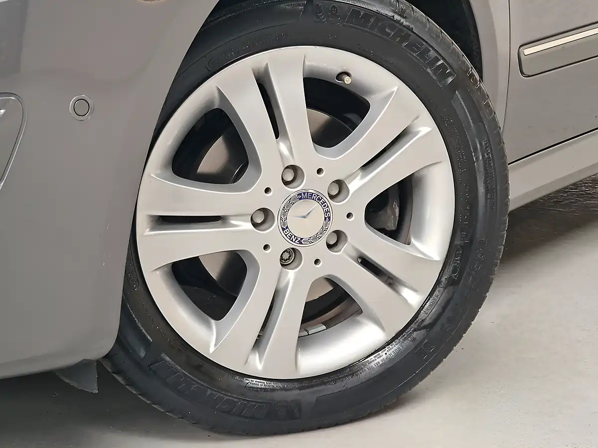 Used 2011 Mercedes-Benz B-Class Se Mountain Grey - Interior and Exterior details 12
