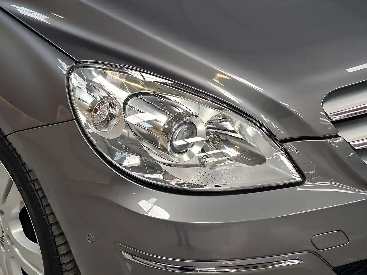 Used 2011 Mercedes-Benz B-Class Se Mountain Grey - Interior and Exterior details 13