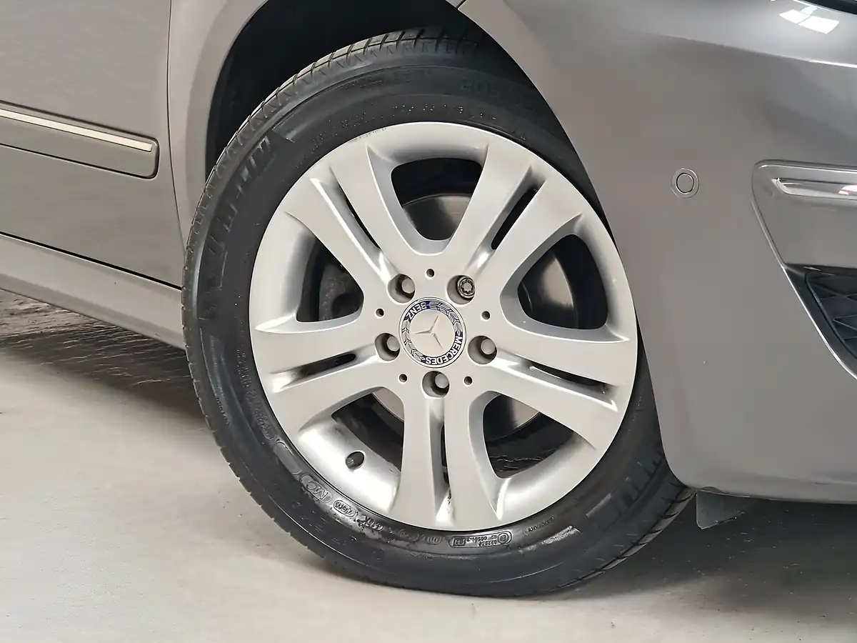 Used 2011 Mercedes-Benz B-Class Se Mountain Grey - Interior and Exterior details 14
