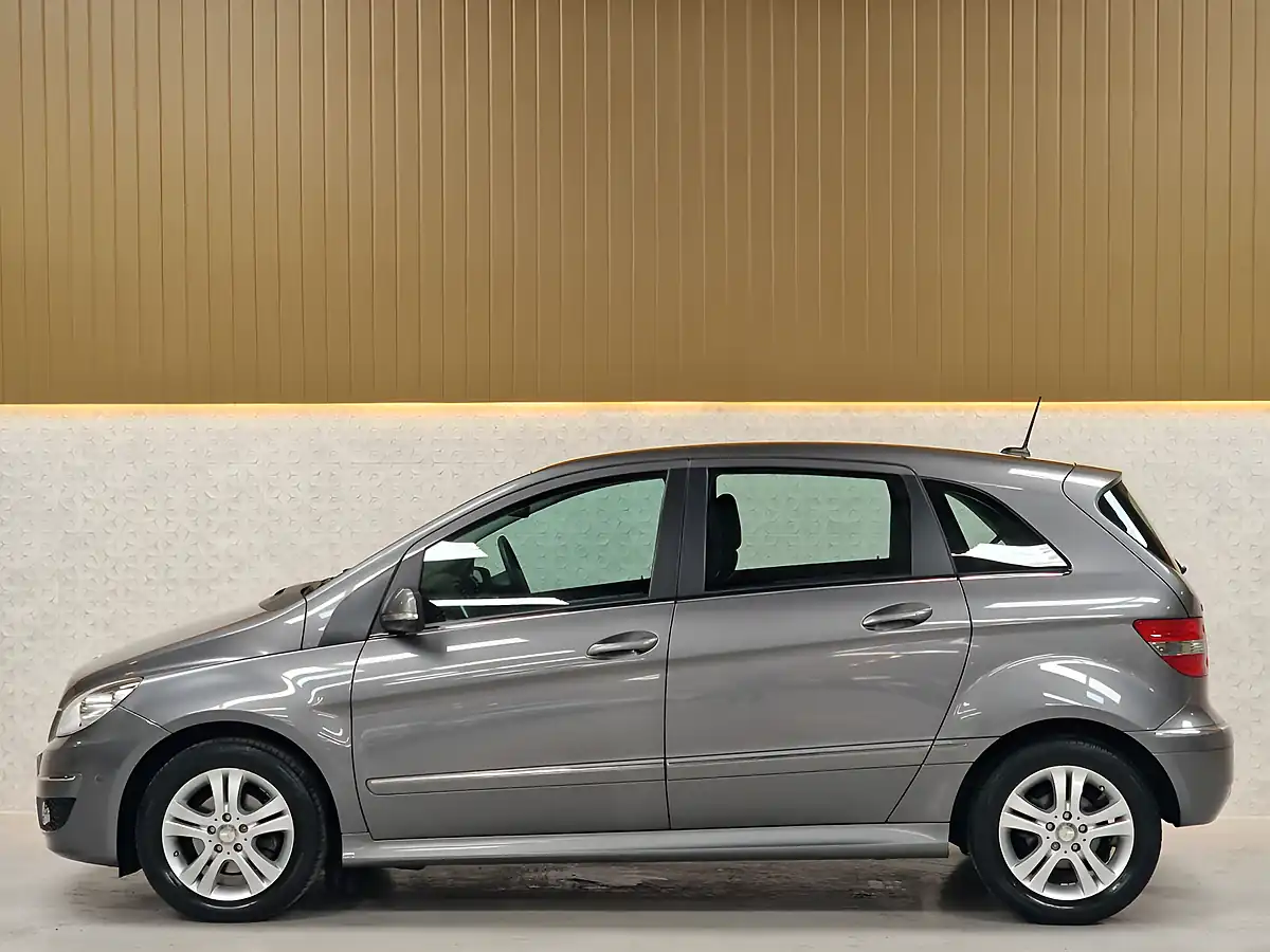 Used 2011 Mercedes-Benz B-Class Se Mountain Grey - Interior and Exterior details 16