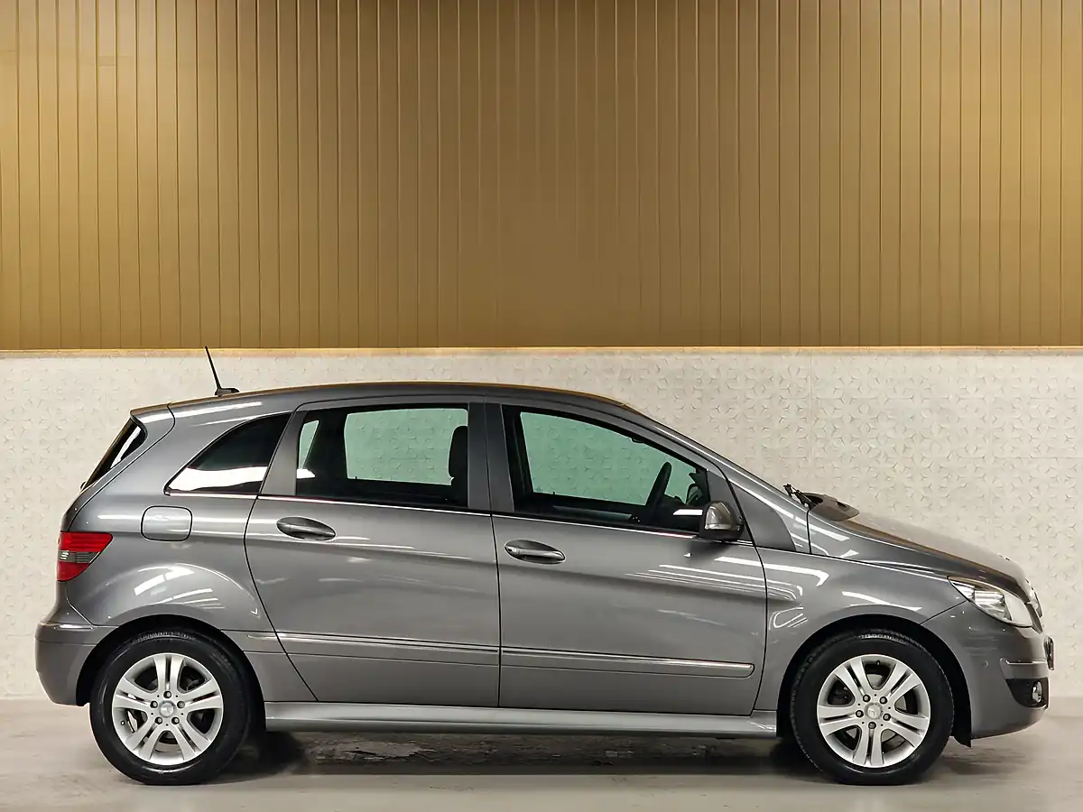 Used 2011 Mercedes-Benz B-Class Se Mountain Grey - Interior and Exterior details 18