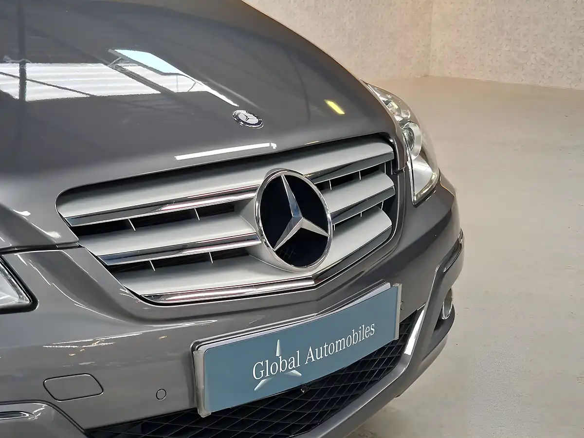 Used 2011 Mercedes-Benz B-Class Se Mountain Grey - Interior and Exterior details 19
