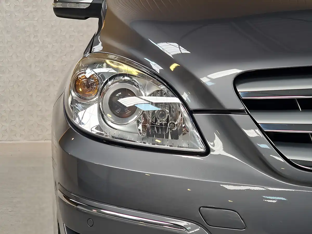 Used 2011 Mercedes-Benz B-Class Se Mountain Grey - Interior and Exterior details 6