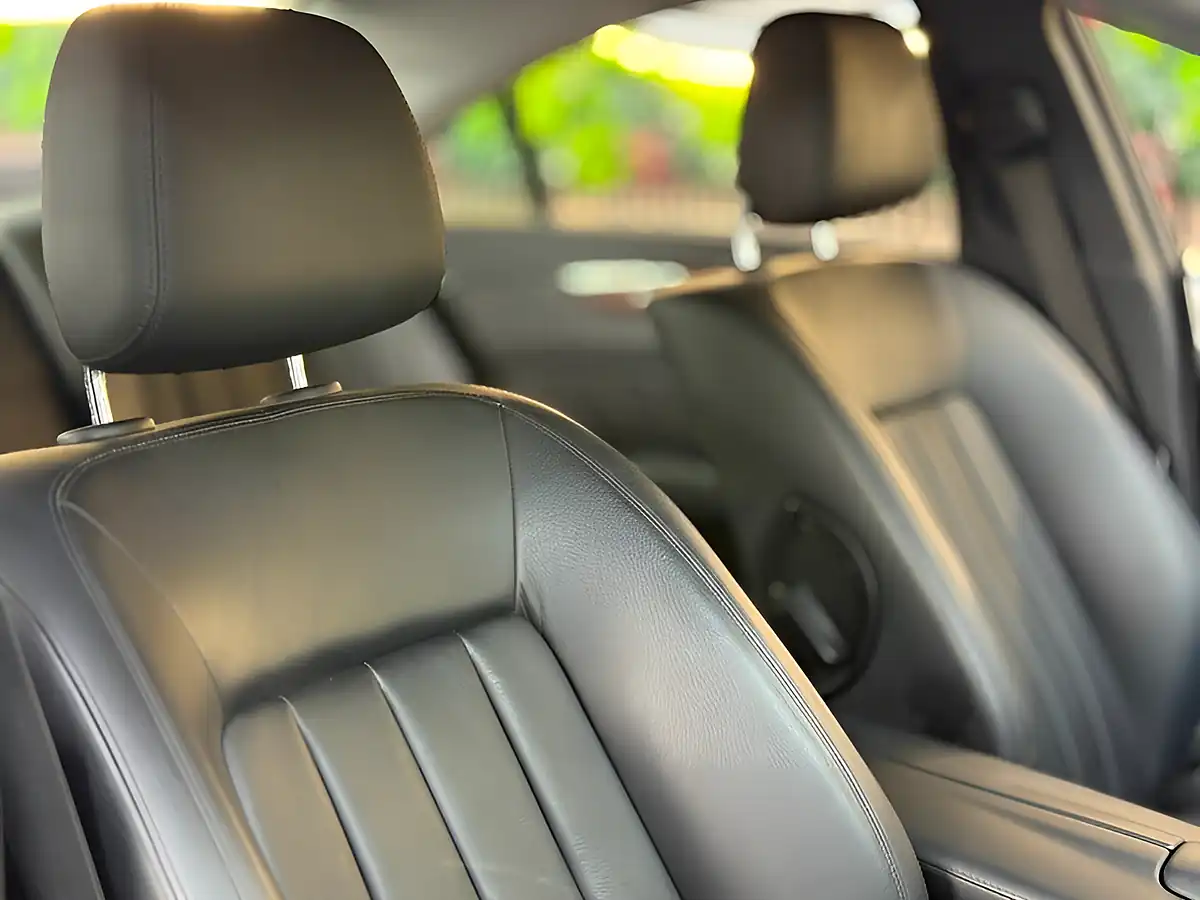 Used 2011 Mercedes-Benz Cls 13X Services, Sat Nav & Leather Silver - Interior and Exterior details 17