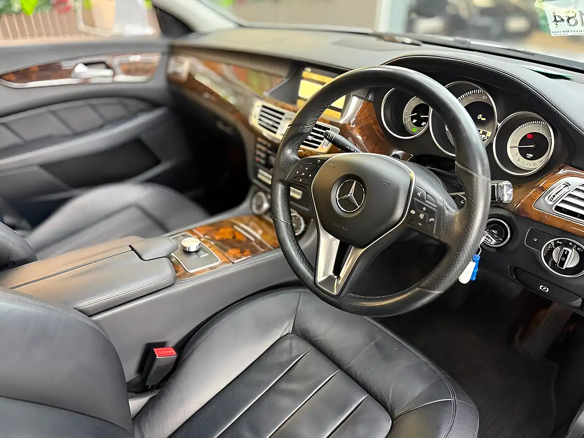 Used 2011 Mercedes-Benz Cls Blueefficiency [13X Services, Sat Nav & Leather] Silver - Interior and Exterior details 3