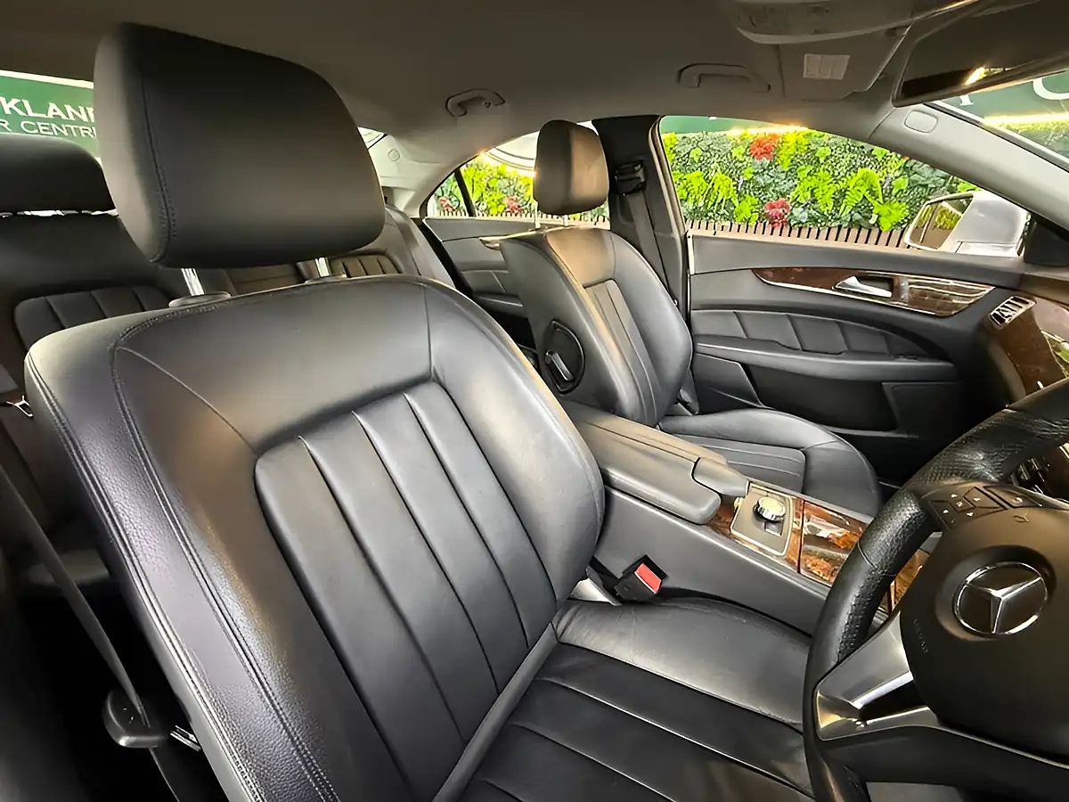 Used 2011 Mercedes-Benz Cls Blueefficiency [13X Services, Sat Nav & Leather] Silver - Interior and Exterior details 4
