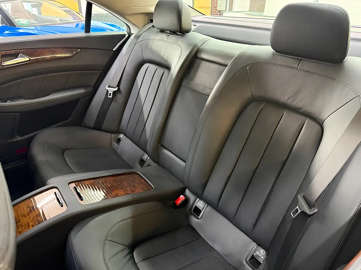 Used 2011 Mercedes-Benz Cls Blueefficiency [13X Services, Sat Nav & Leather] Silver - Interior and Exterior details 6