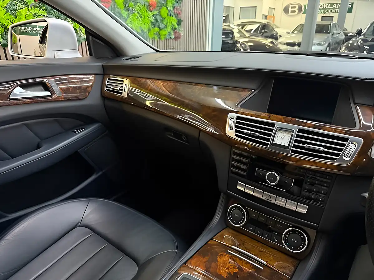 Used 2011 Mercedes-Benz Cls Blueefficiency [13X Services, Sat Nav & Leather] Silver - Interior and Exterior details 8