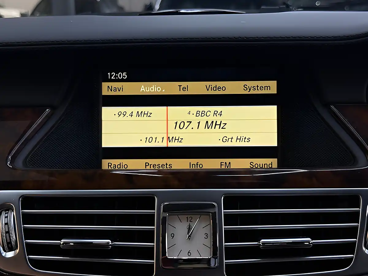 Used 2011 Mercedes-Benz Cls Blueefficiency [13X Services, Sat Nav & Leather] Silver - Interior and Exterior details 9