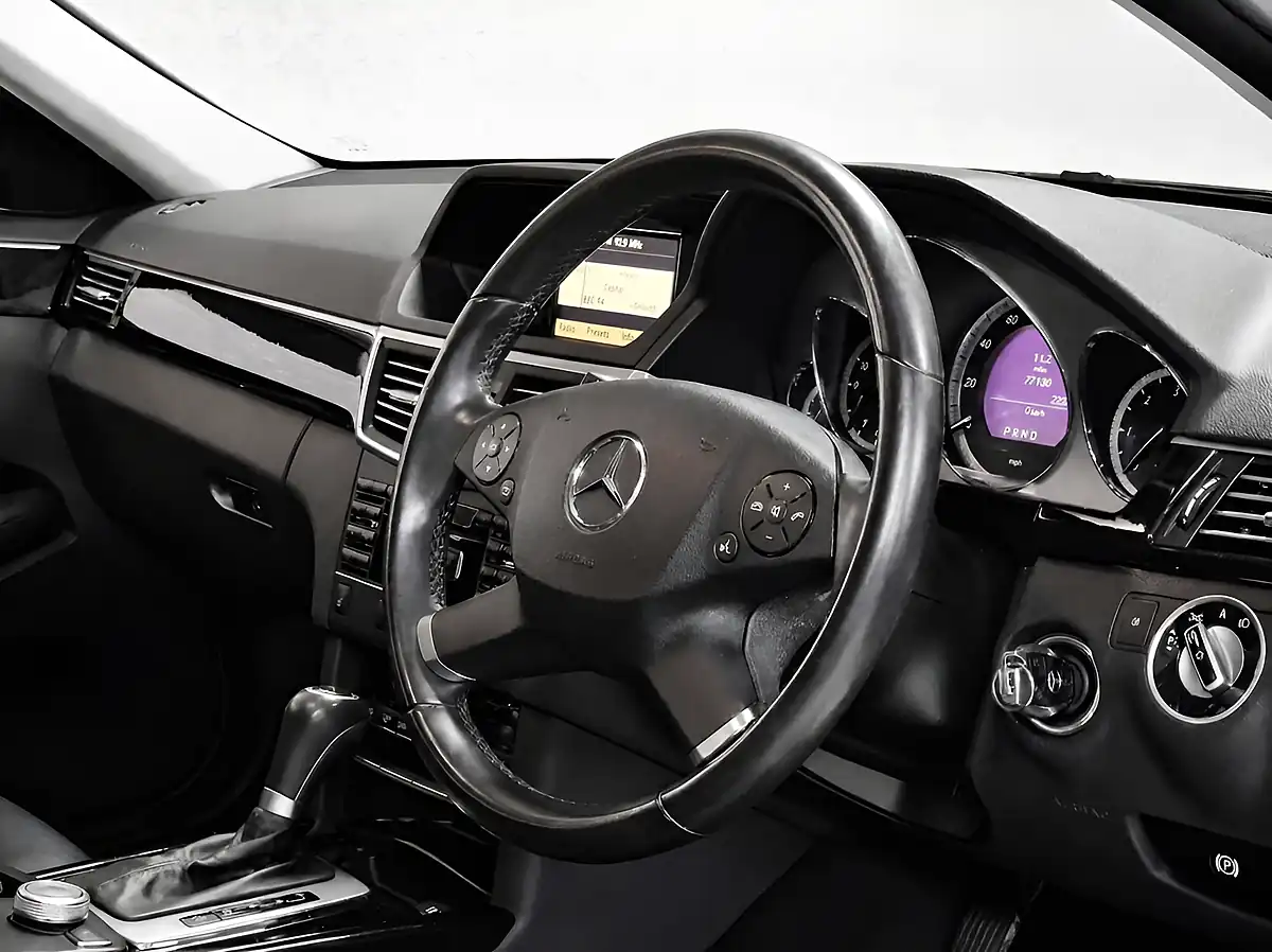 Used 2011 Mercedes-Benz E-Class Avantgarde Palladium Silver - Interior and Exterior details 10