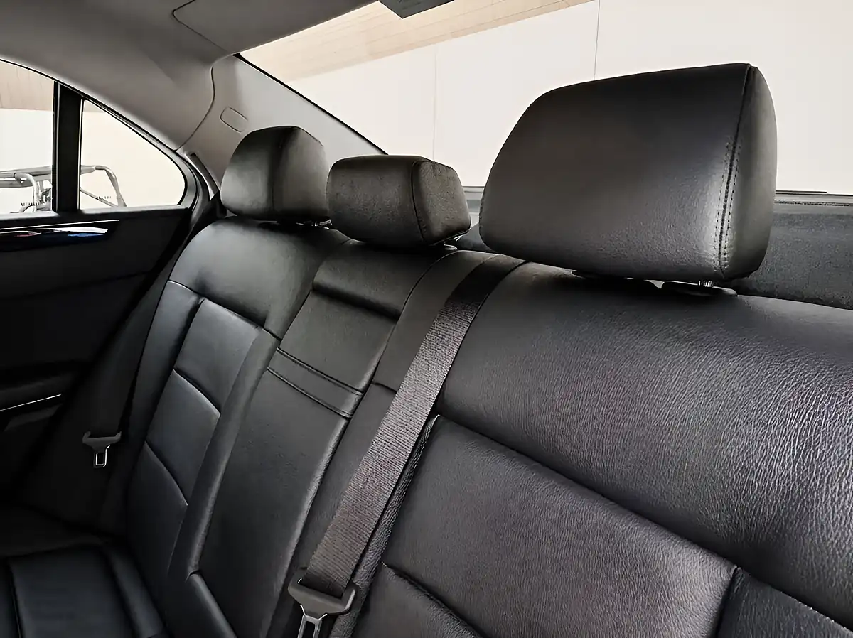Used 2011 Mercedes-Benz E-Class Avantgarde Palladium Silver - Interior and Exterior details 12