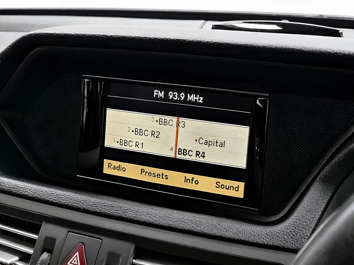 Used 2011 Mercedes-Benz E-Class Avantgarde Palladium Silver - Interior and Exterior details 19