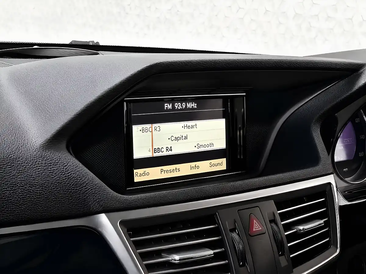 Used 2011 Mercedes-Benz E-Class Avantgarde Palladium Silver - Interior and Exterior details 4