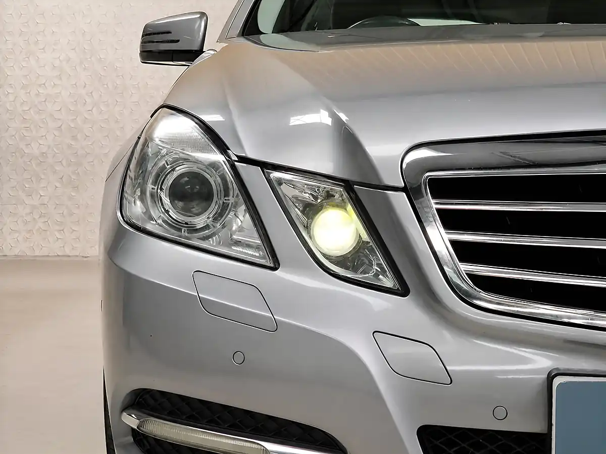 Used 2011 Mercedes-Benz E-Class Avantgarde Palladium Silver Metallic - Interior and Exterior details 6