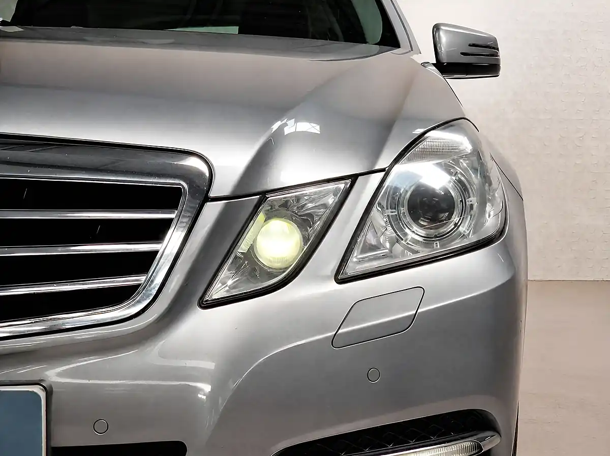 Used 2011 Mercedes-Benz E-Class Avantgarde Palladium Silver Metallic - Interior and Exterior details 8