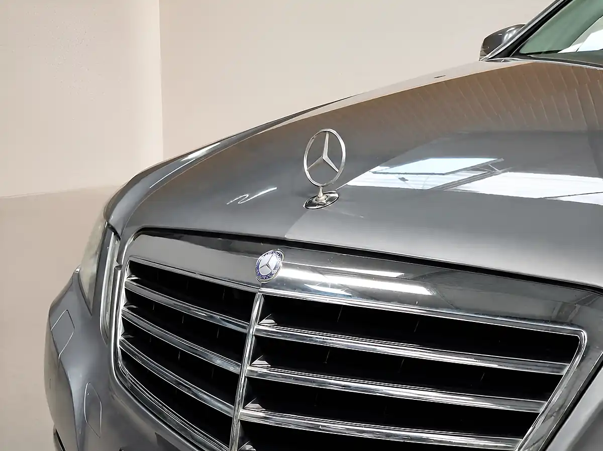Used 2011 Mercedes-Benz E-Class Avantgarde Palladium Silver Metallic - Interior and Exterior details 9