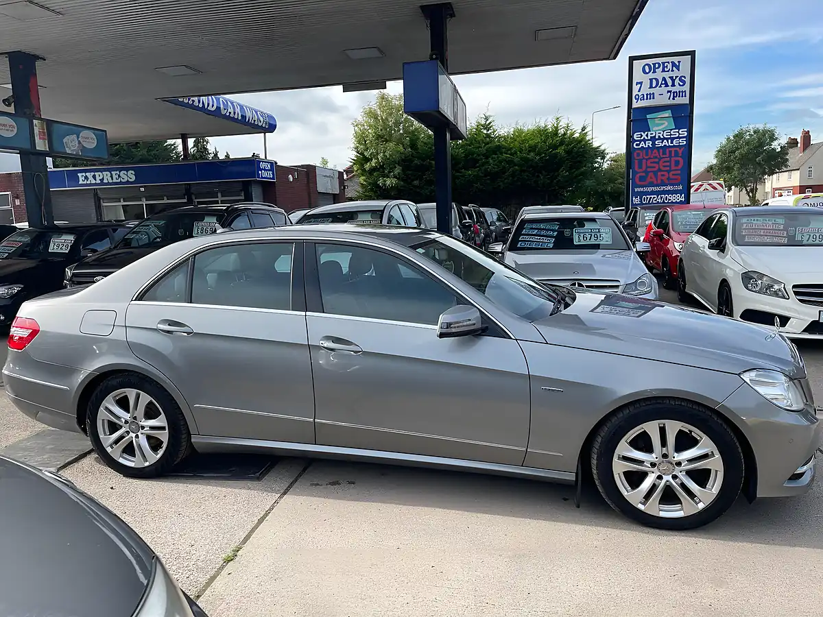 Used 2011 Mercedes-Benz E Class Avantgarde Silver - Interior and Exterior details 3