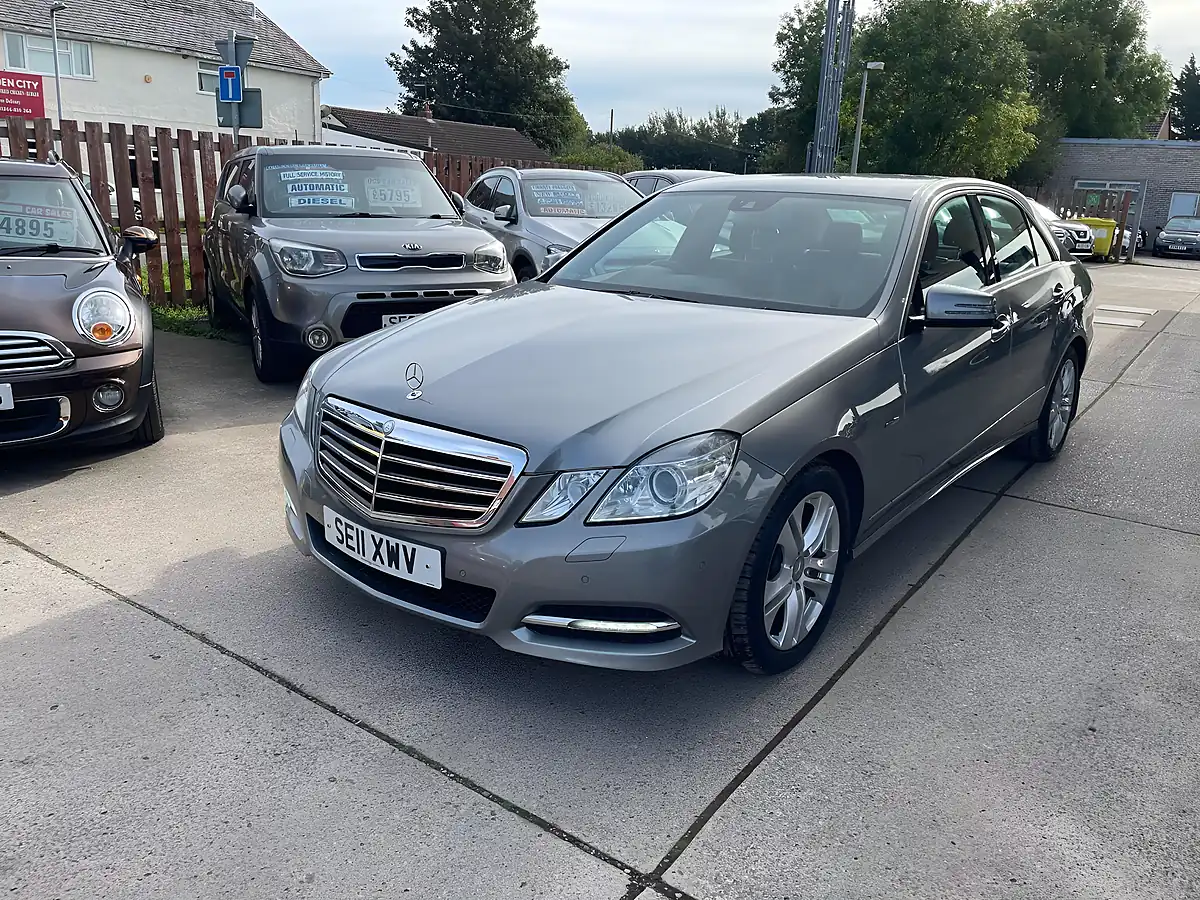 Used 2011 Mercedes-Benz E Class Avantgarde Silver - Interior and Exterior details 4