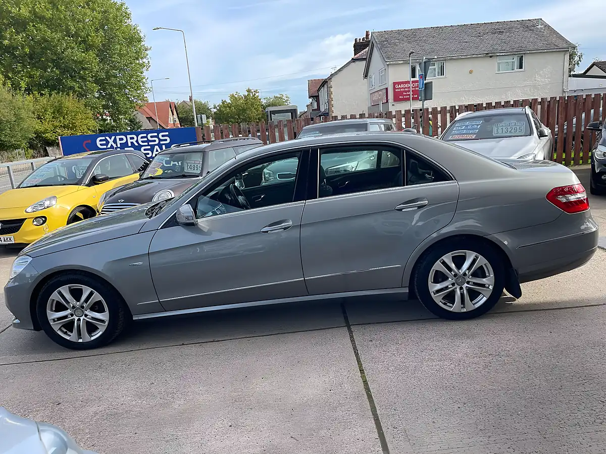 Used 2011 Mercedes-Benz E Class Avantgarde Silver - Interior and Exterior details 6