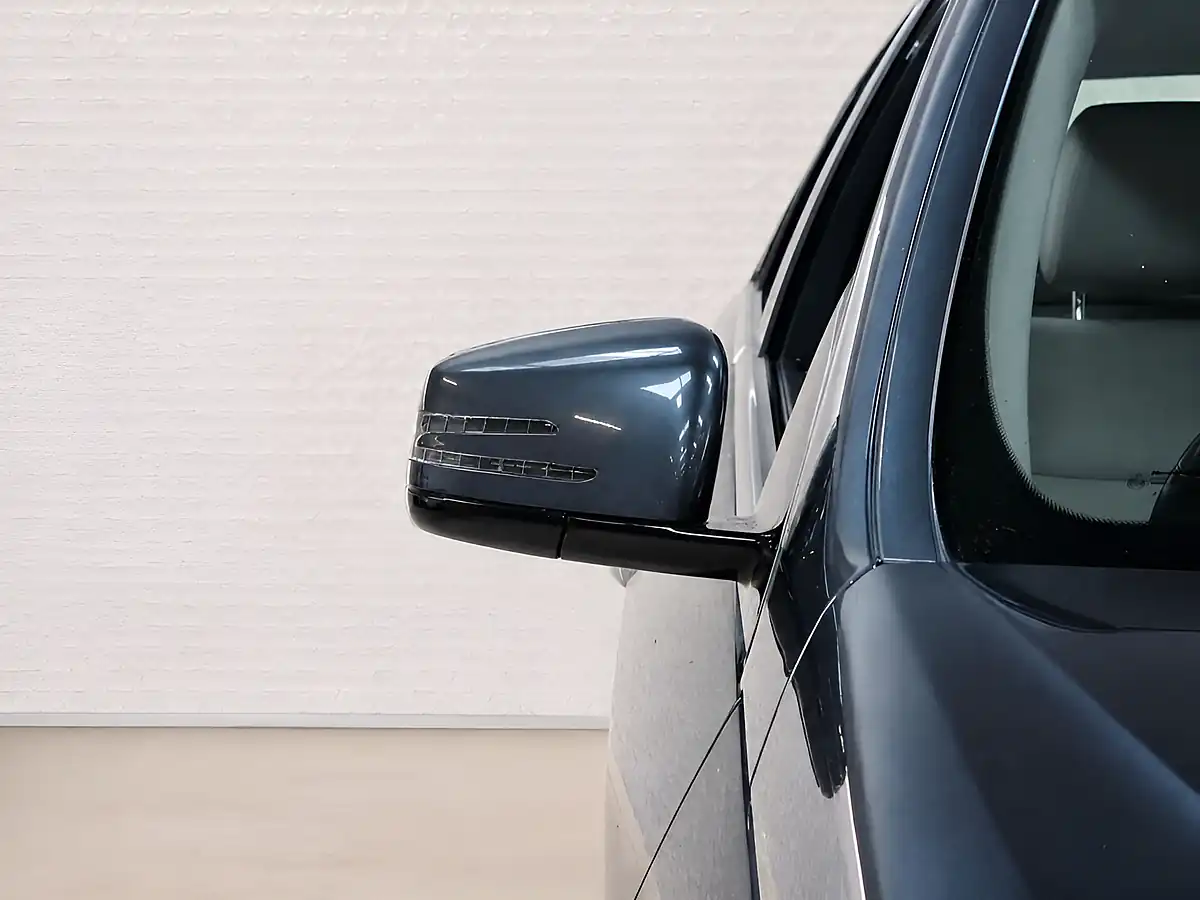 Used 2011 Mercedes-Benz E Class Avantgarde Tenorite Grey - Interior and Exterior details 10