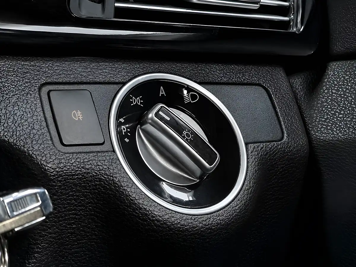 Used 2011 Mercedes-Benz E Class Avantgarde Tenorite Grey - Interior and Exterior details 18