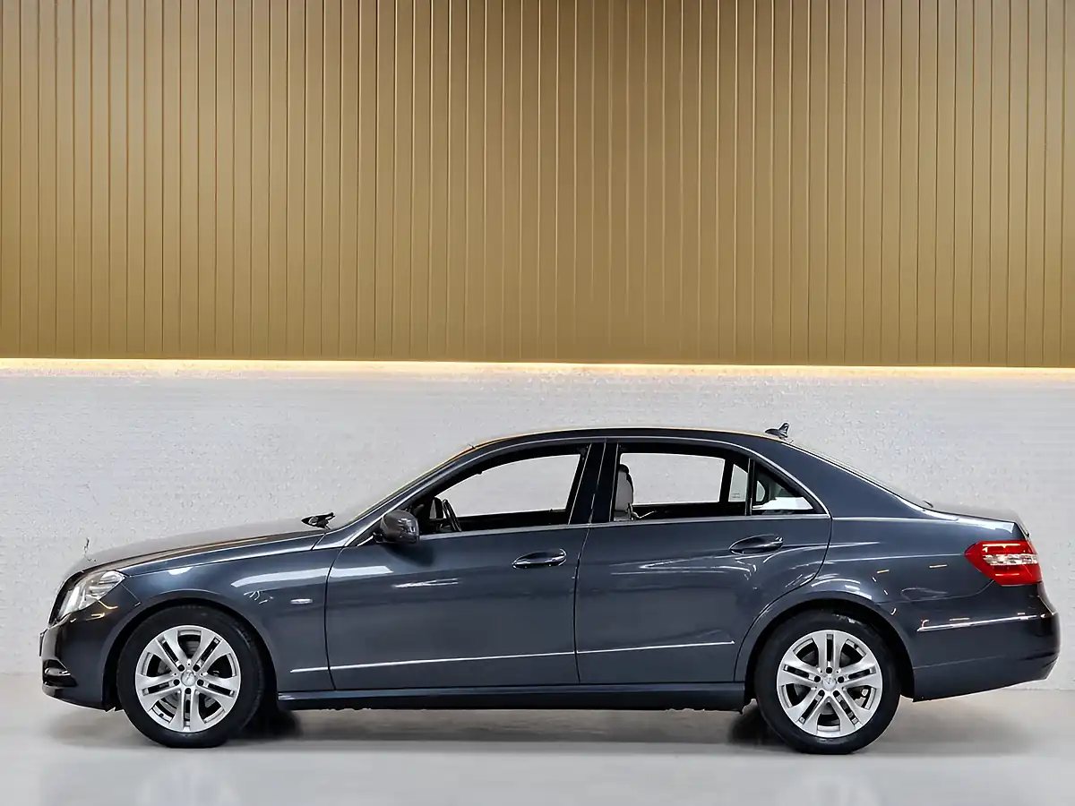 Used 2011 Mercedes-Benz E Class Avantgarde Tenorite Grey - Interior and Exterior details 6