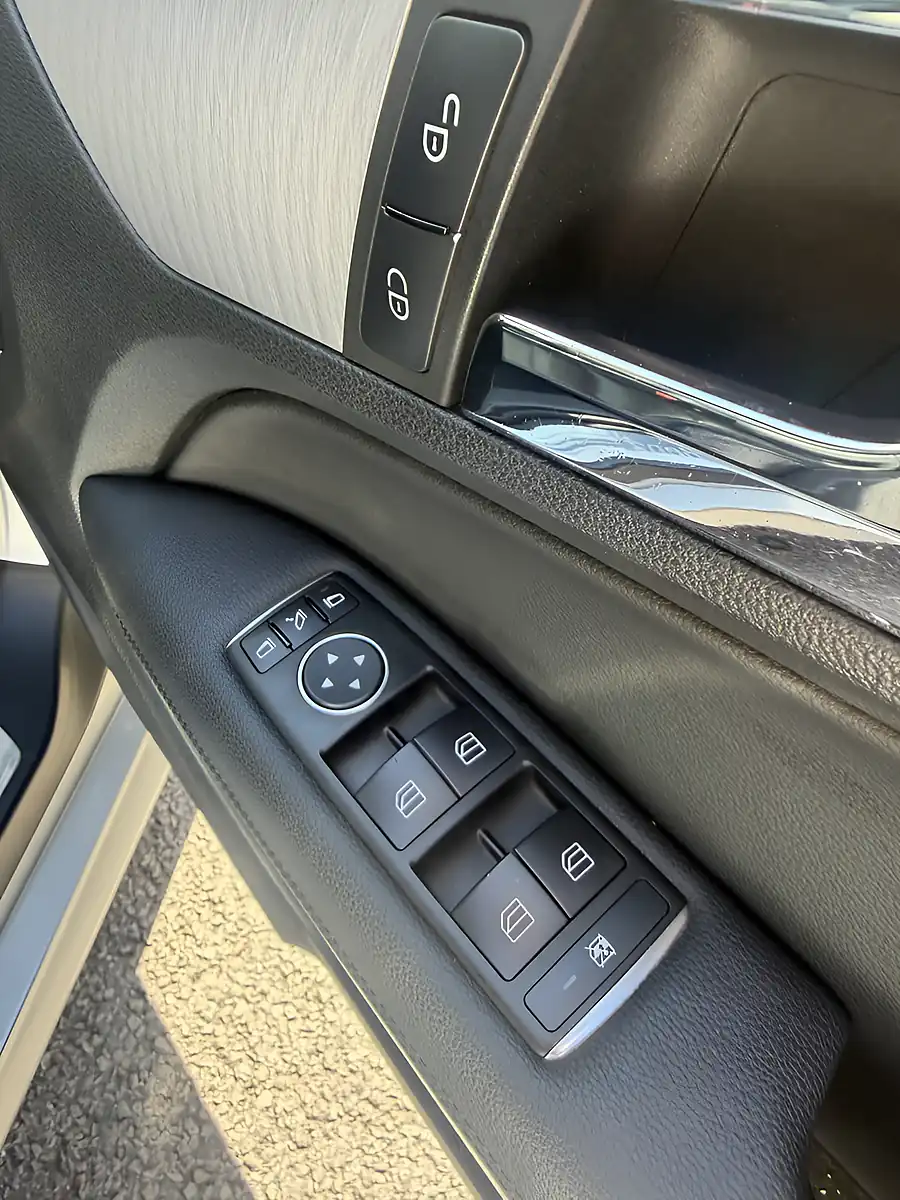 Used 2011 Mercedes-Benz E Class Blueefficiency Sport Silver - Interior and Exterior details 10