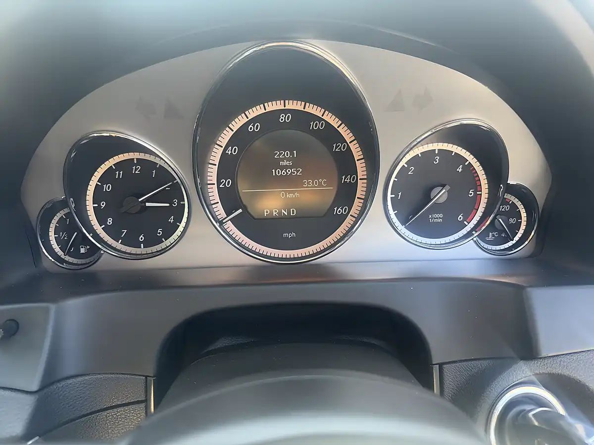 Used 2011 Mercedes-Benz E Class Blueefficiency Sport Silver - Interior and Exterior details 11