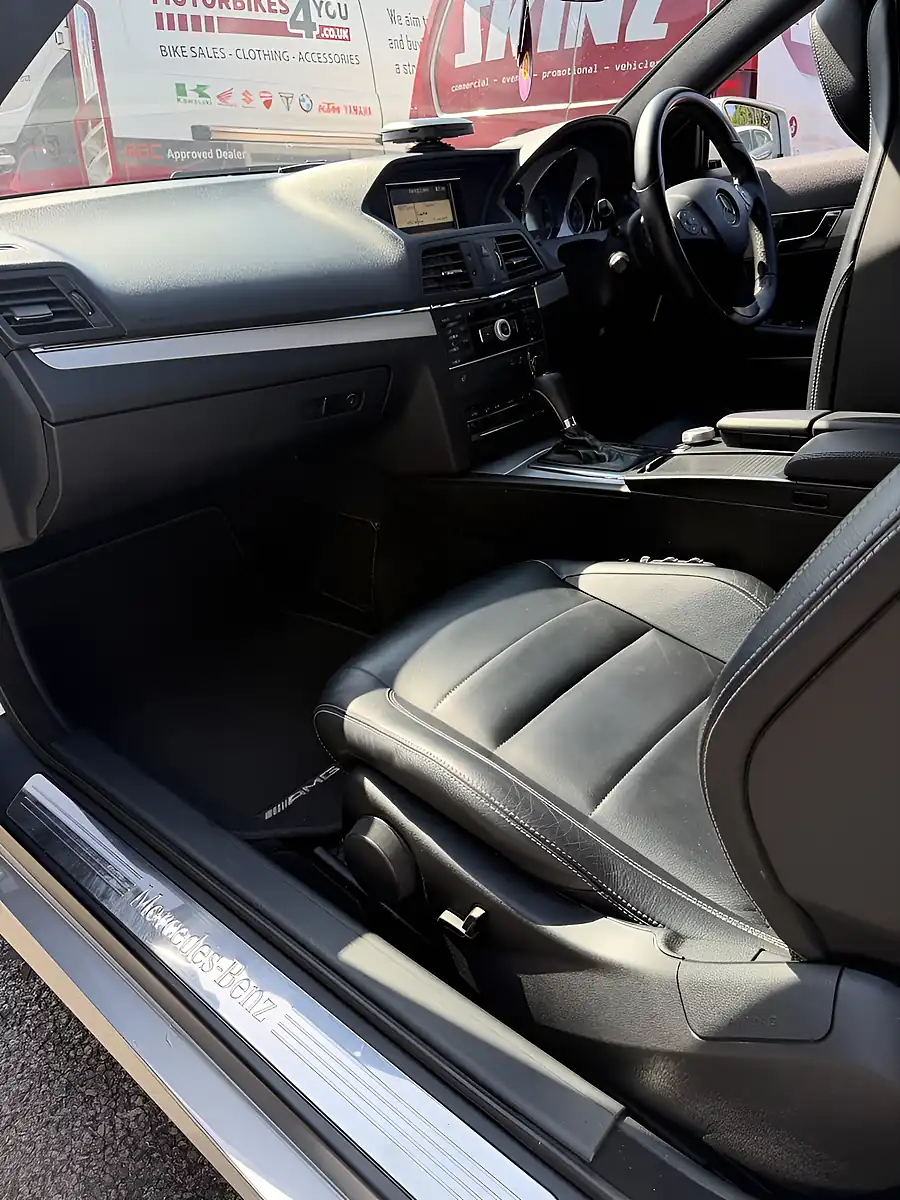 Used 2011 Mercedes-Benz E Class Blueefficiency Sport Silver - Interior and Exterior details 17