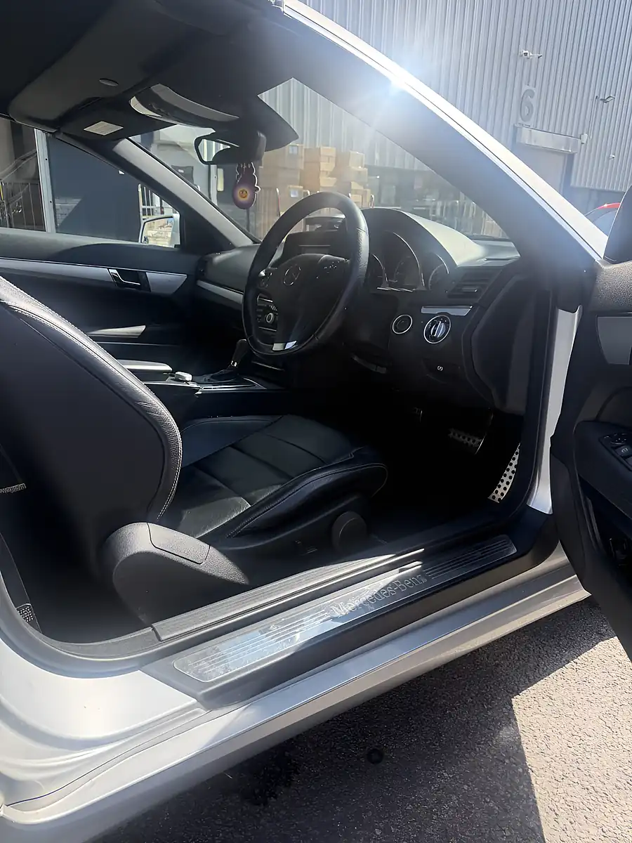 Used 2011 Mercedes-Benz E Class Blueefficiency Sport Silver - Interior and Exterior details 9