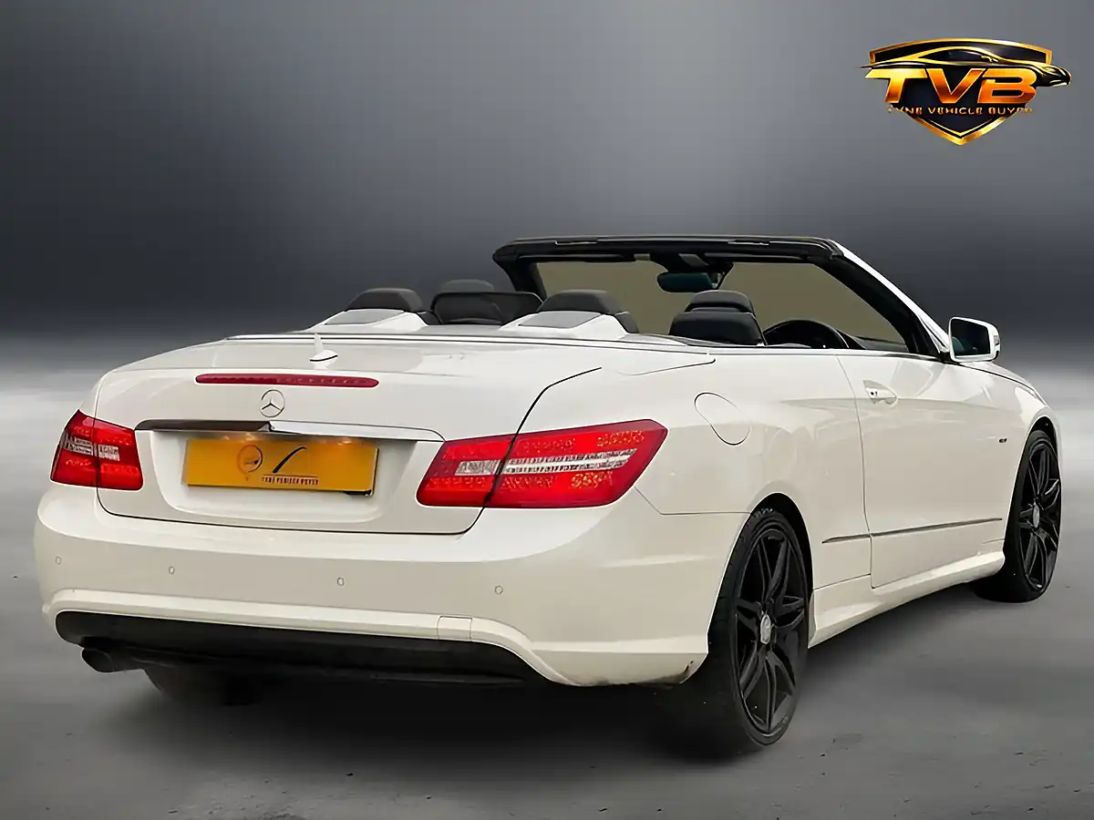 Used 2011 Mercedes-Benz E Class Sport Diamond White - Interior and Exterior details 17