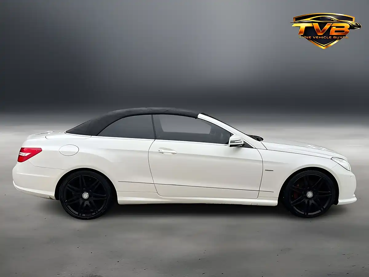 Used 2011 Mercedes-Benz E Class Sport Diamond White - Interior and Exterior details 4