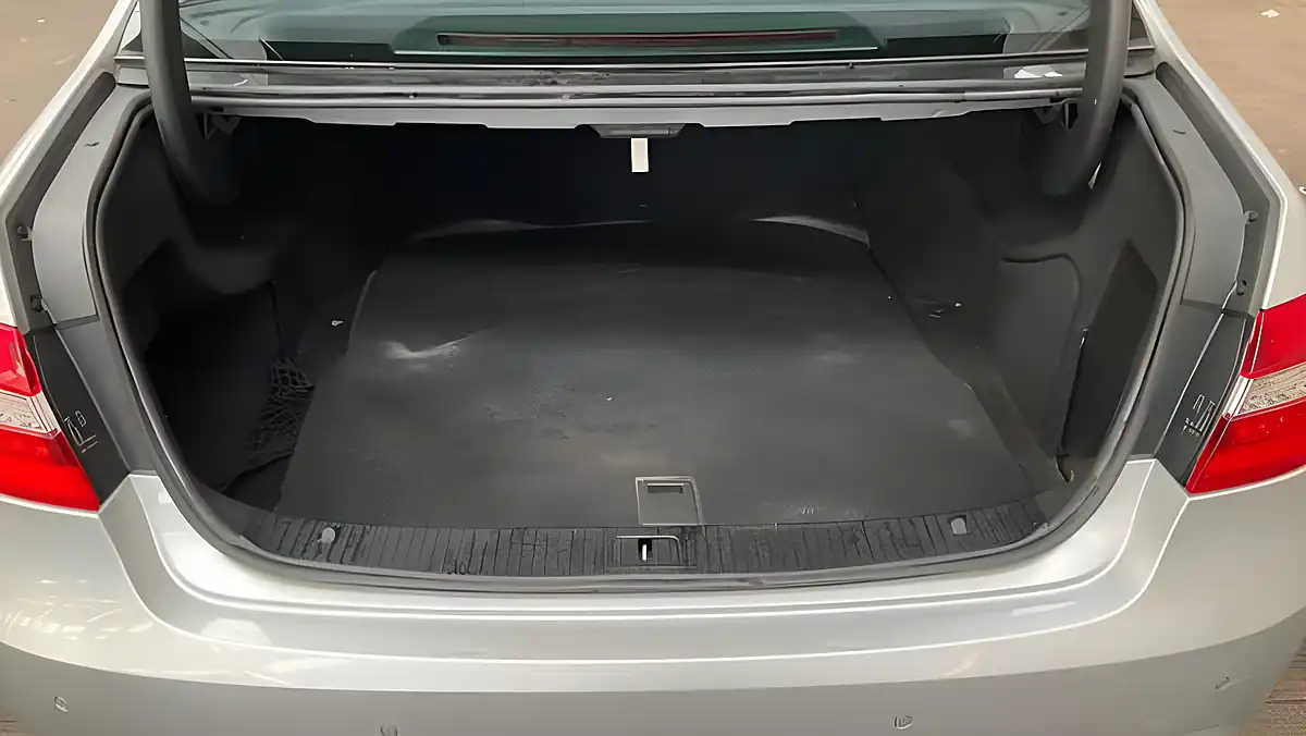 Used 2011 Mercedes-Benz E Class Sport Silver - Interior and Exterior details 13