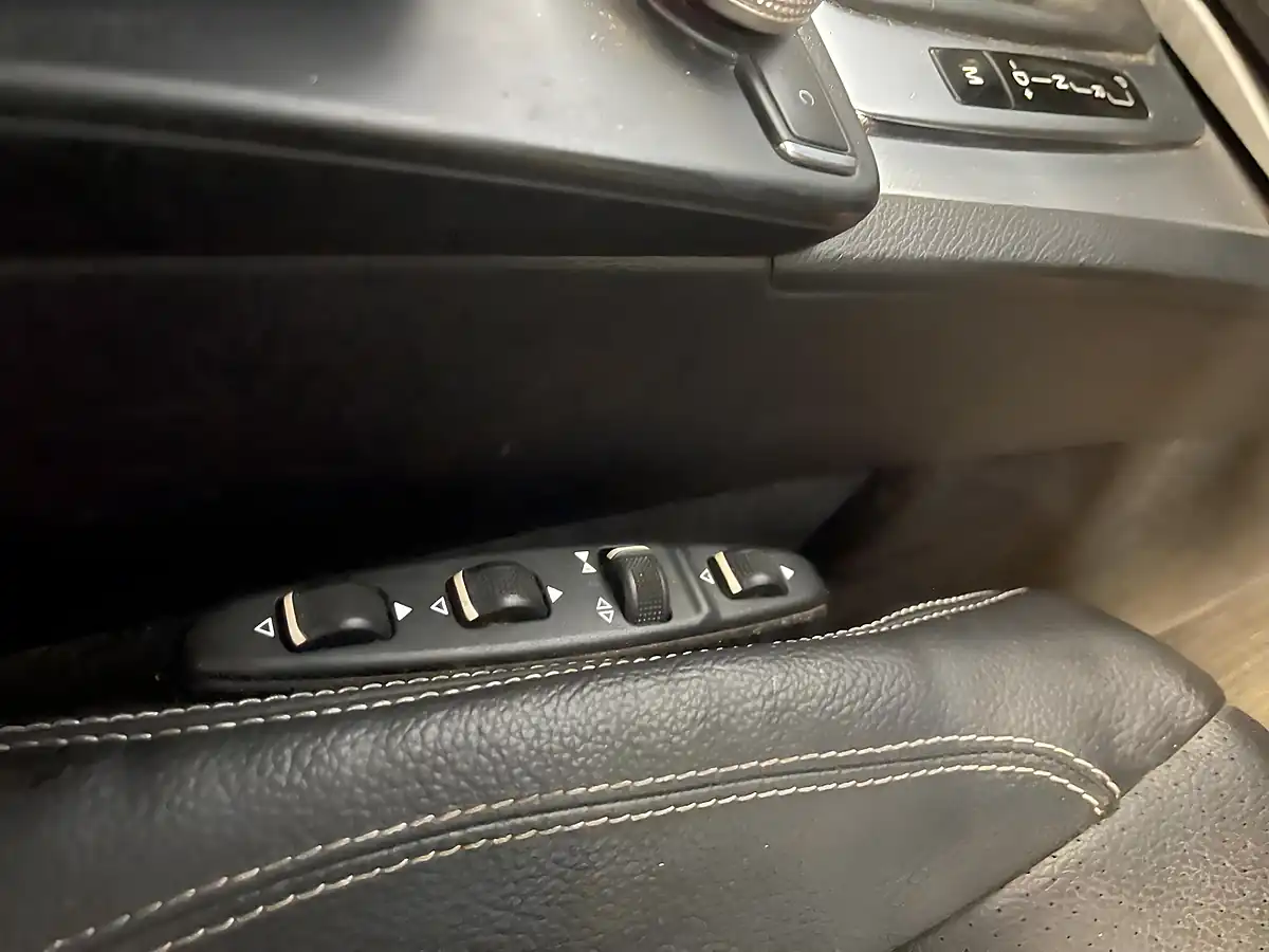 Used 2011 Mercedes-Benz E Class Sport Silver - Interior and Exterior details 15