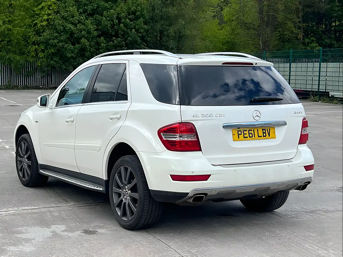 Used 2011 Mercedes-Benz M Class Grand Edition Diamond White - Interior and Exterior details 17