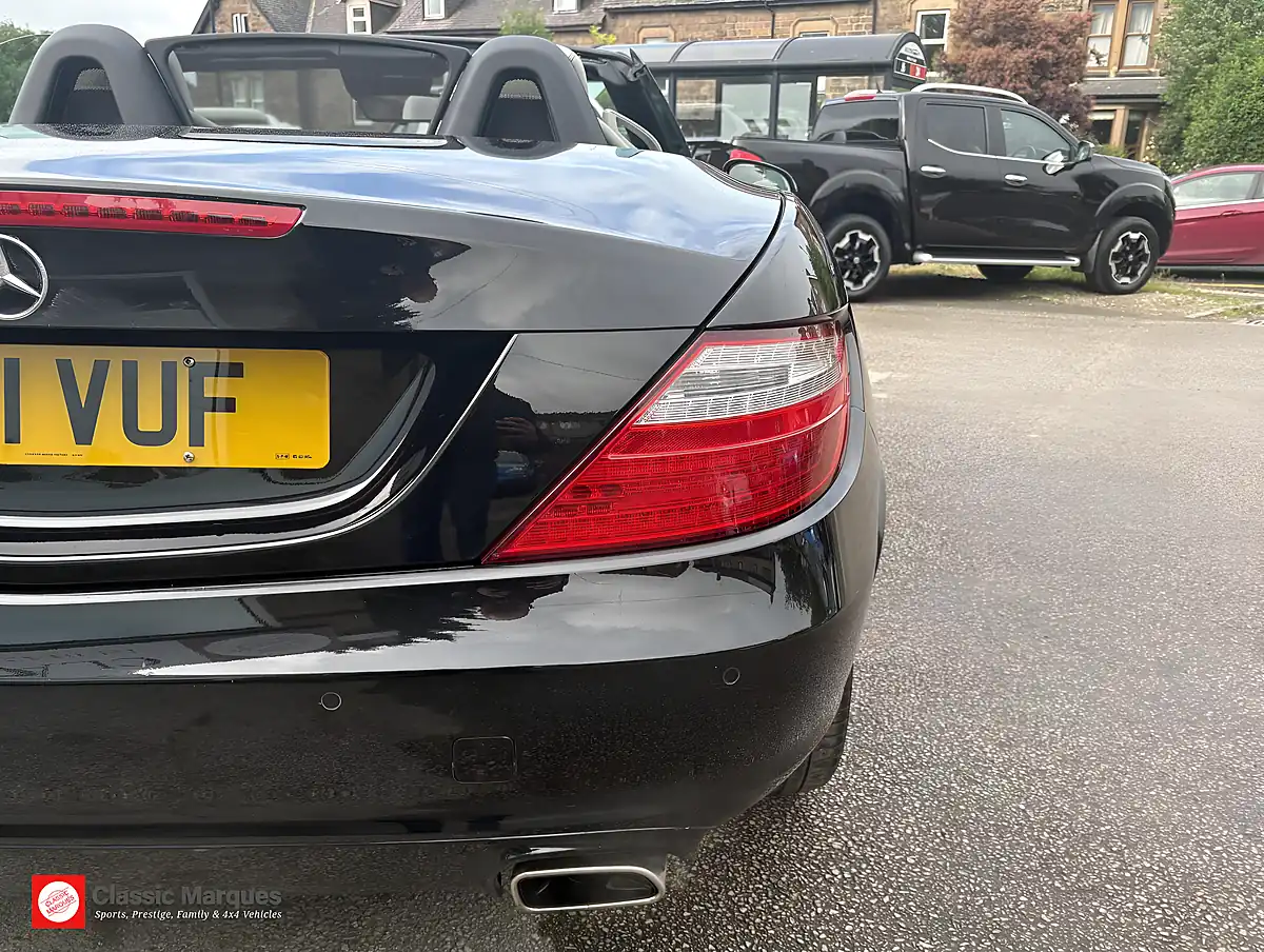 Used 2011 Mercedes-Benz Slk Blueefficiency Black - Interior and Exterior details 11