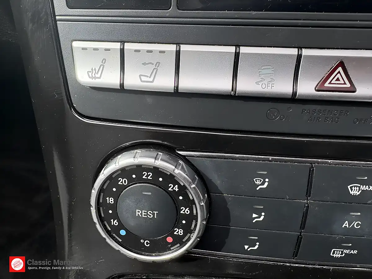 Used 2011 Mercedes-Benz Slk Blueefficiency Black - Interior and Exterior details 17