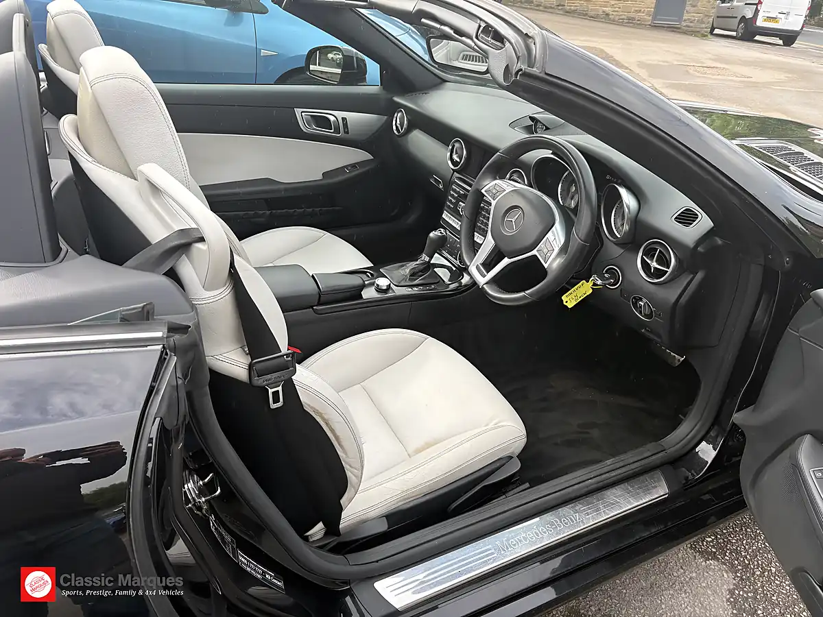Used 2011 Mercedes-Benz Slk Blueefficiency Black - Interior and Exterior details 2