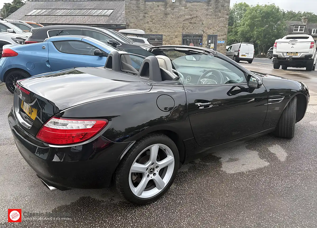 Used 2011 Mercedes-Benz Slk Blueefficiency Black - Interior and Exterior details 3