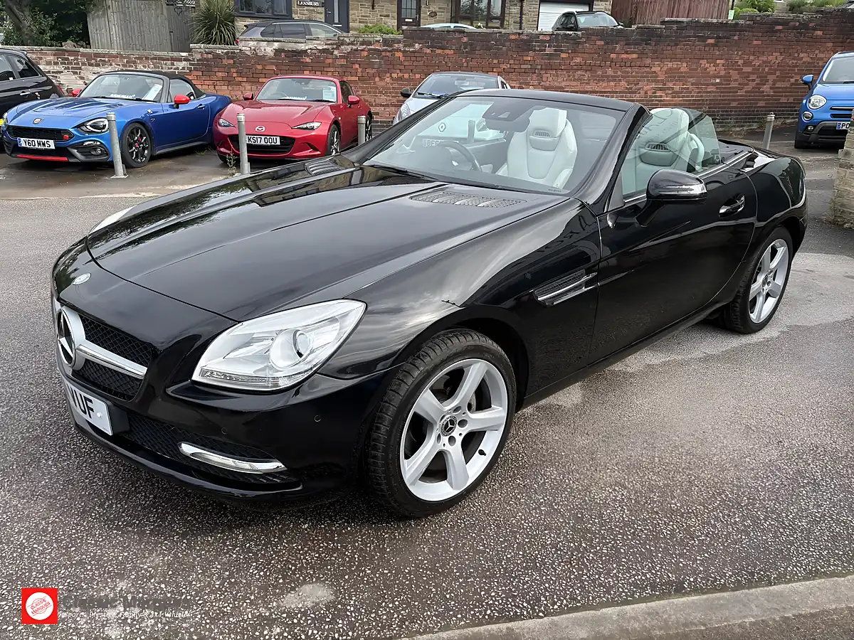 Used 2011 Mercedes-Benz Slk Blueefficiency Black - Interior and Exterior details 4