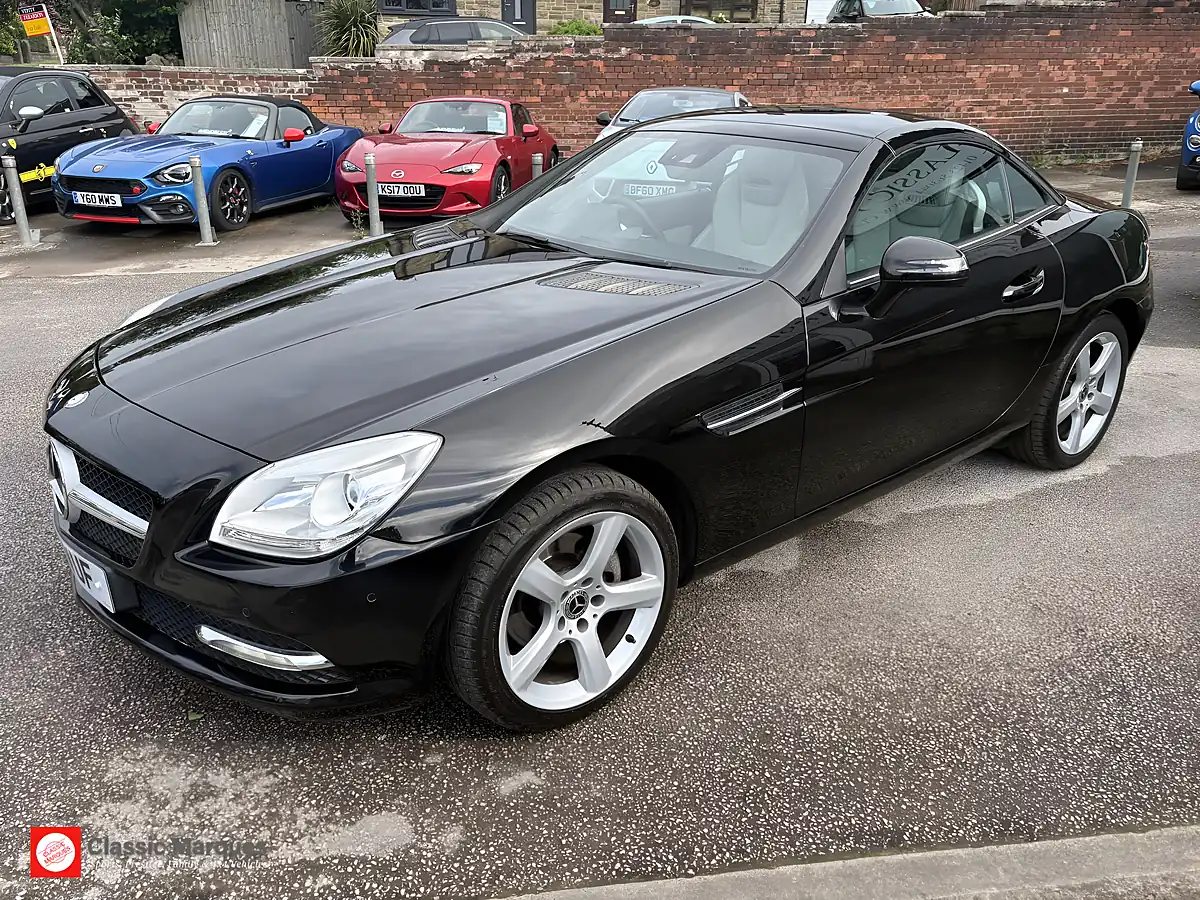 Used 2011 Mercedes-Benz Slk Blueefficiency Black - Interior and Exterior details 5