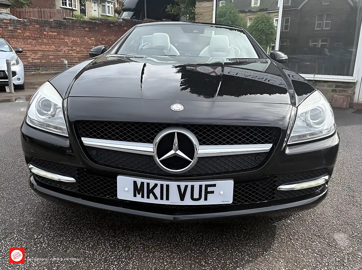 Used 2011 Mercedes-Benz Slk Blueefficiency Black - Interior and Exterior details 6