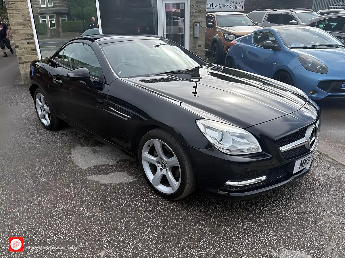Used 2011 Mercedes-Benz Slk Blueefficiency Black - Interior and Exterior details 8