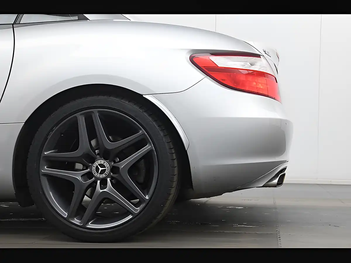 Used 2011 Mercedes-Benz Slk SLK200 Blueefficiency Silver - Interior and Exterior details 10