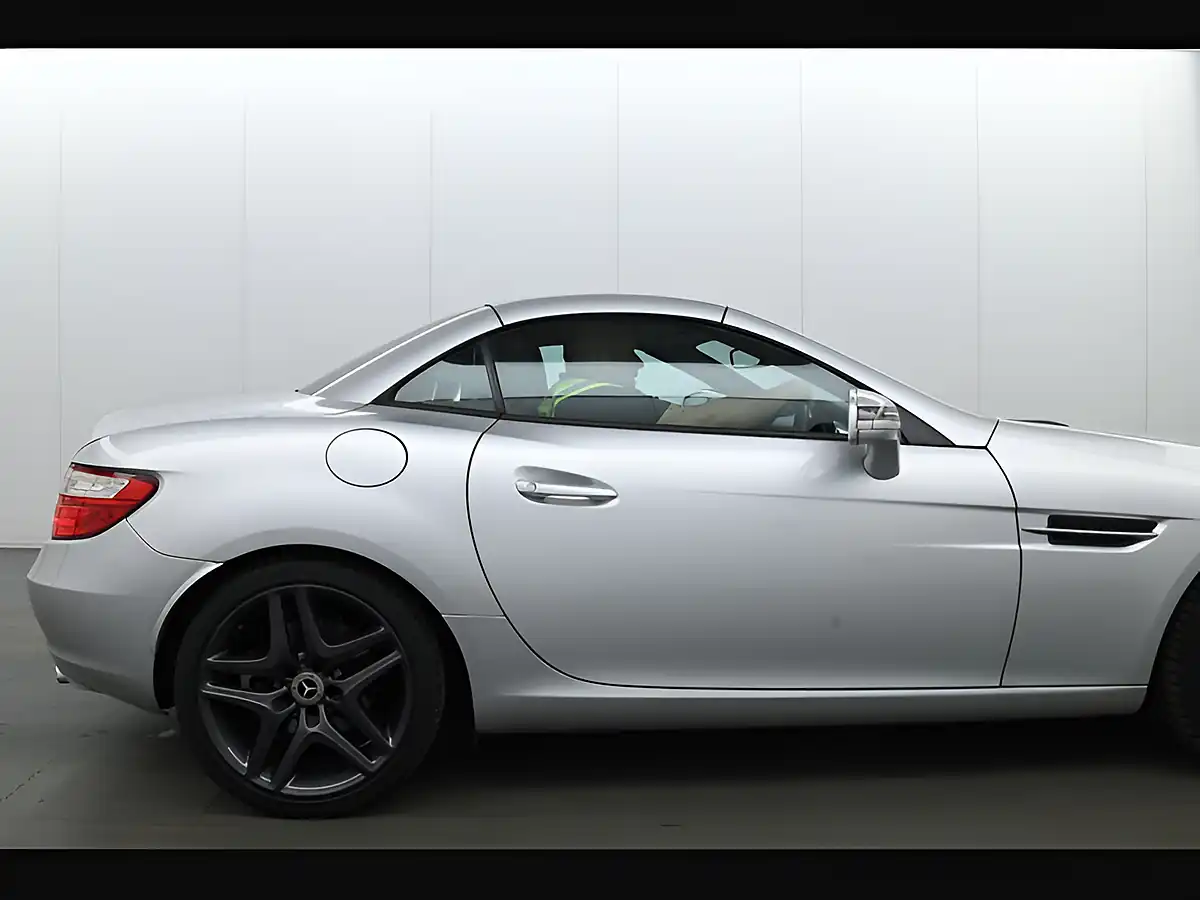 Used 2011 Mercedes-Benz Slk SLK200 Blueefficiency Silver - Interior and Exterior details 14