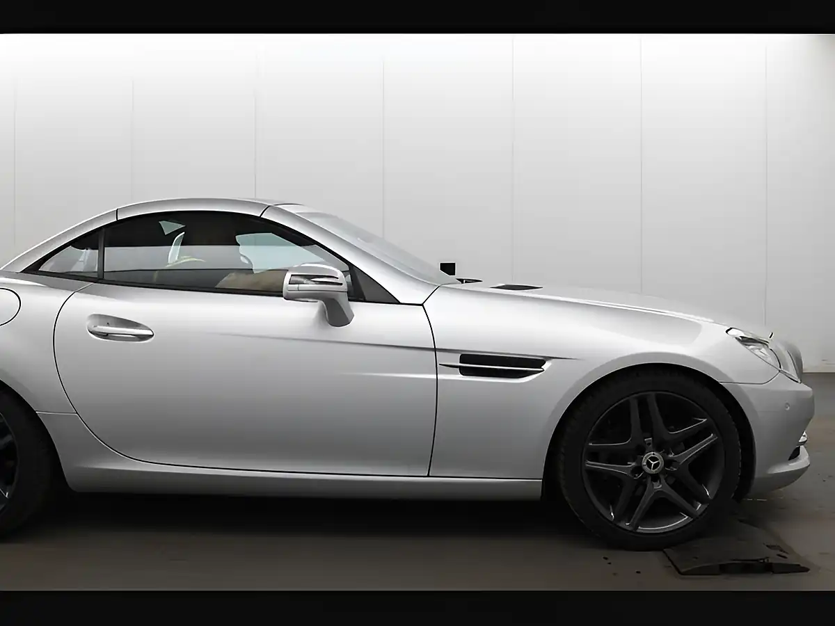 Used 2011 Mercedes-Benz Slk SLK200 Blueefficiency Silver - Interior and Exterior details 16