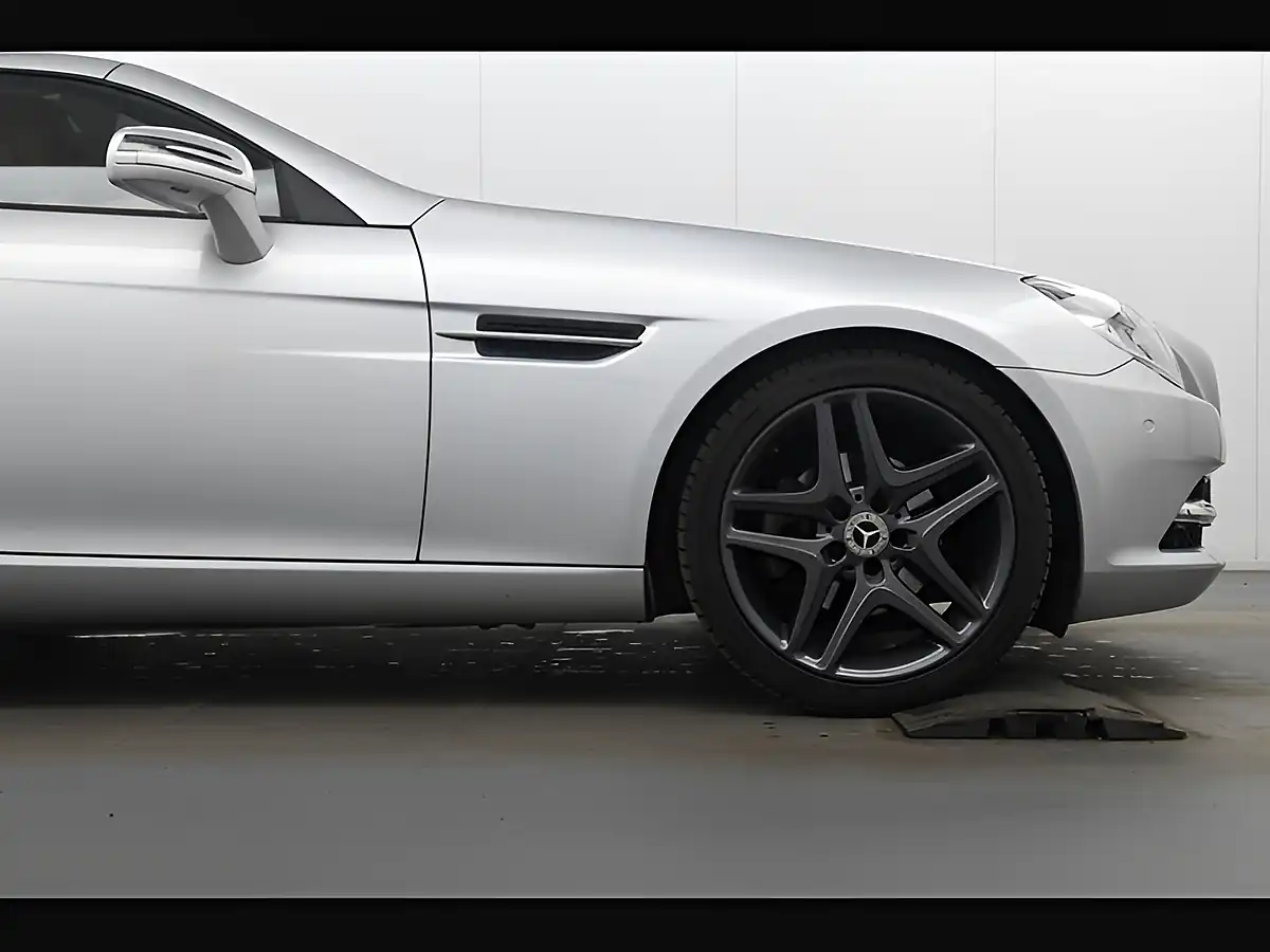 Used 2011 Mercedes-Benz Slk SLK200 Blueefficiency Silver - Interior and Exterior details 17