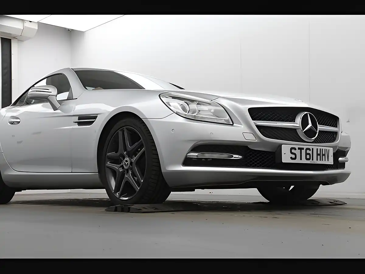 Used 2011 Mercedes-Benz Slk SLK200 Blueefficiency Silver - Interior and Exterior details 2
