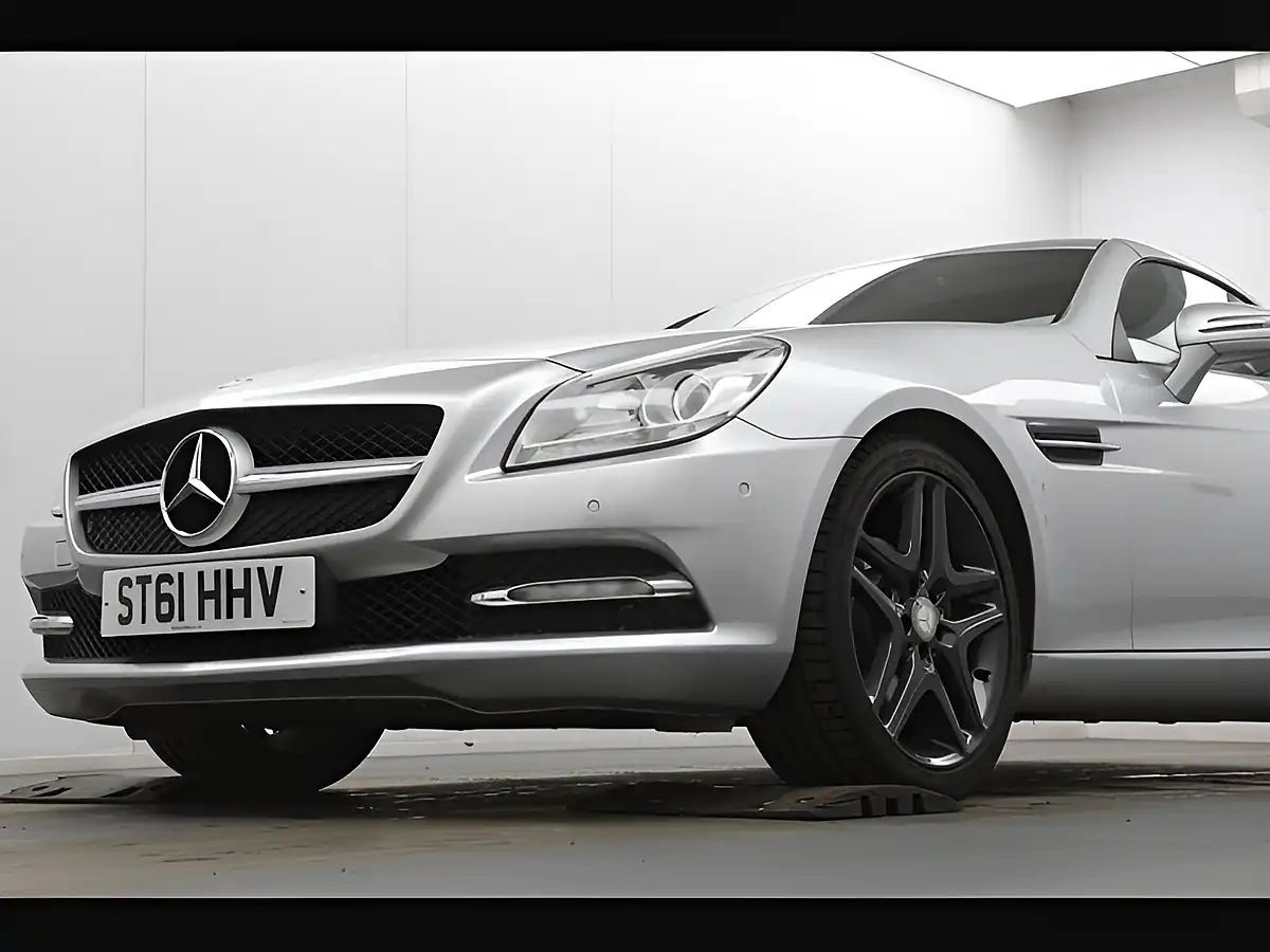 Used 2011 Mercedes-Benz Slk SLK200 Blueefficiency Silver - Interior and Exterior details 6